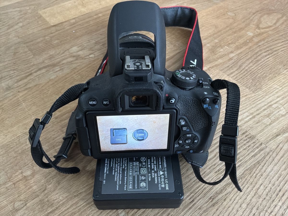 Canon Fotocamera: Digitale Spiegelreflexkamera Canon EOS 700D – Usato da Oberwil b. Zug venduto da asb_cct9 2