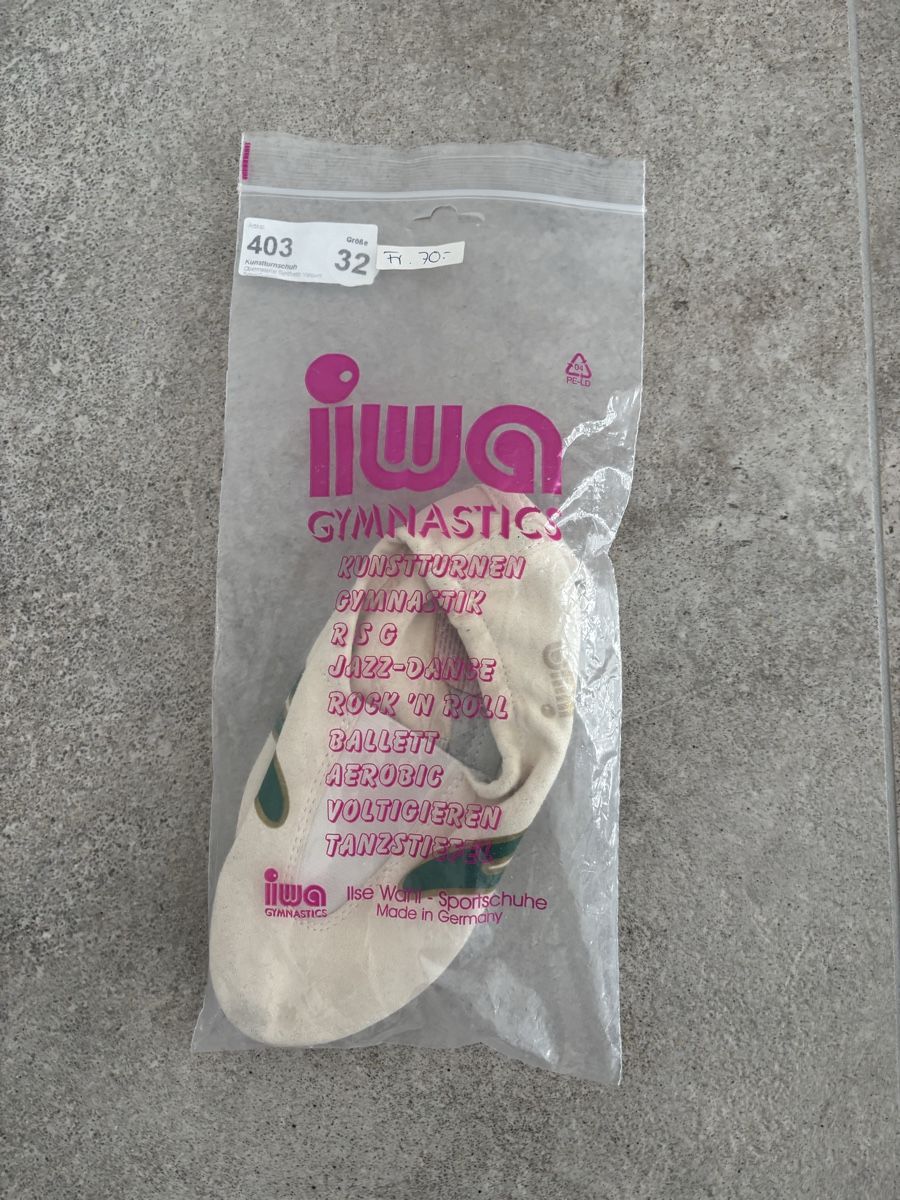 Schuhe für Mädchen: iwa Geräteturnschuhe – Gebraucht aus Hauptwil von Hannes76 2