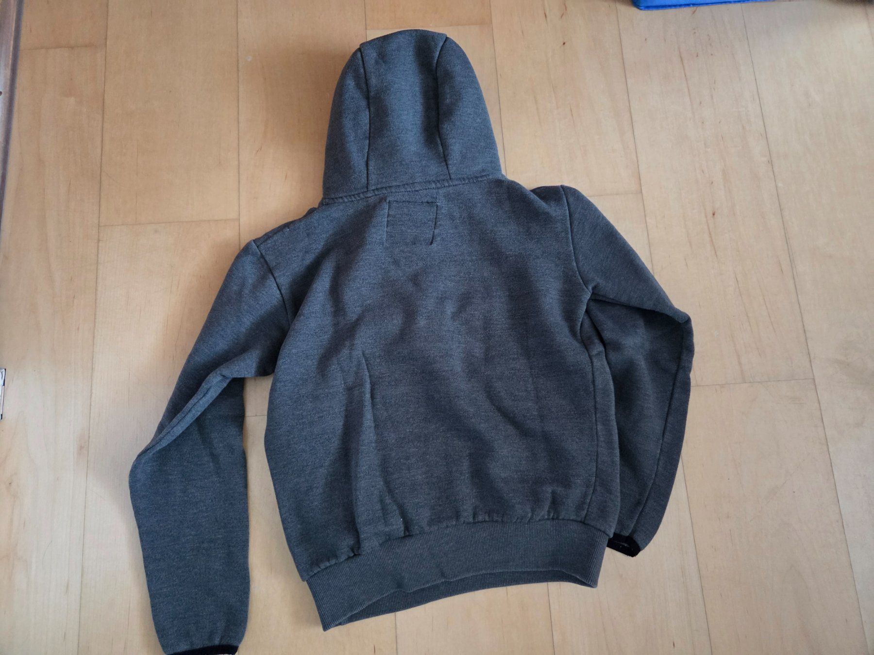 Maglioni & Felpe: Kapuzenpulli Gr. S – Usato da Rothenthurm venduto da nbds 1