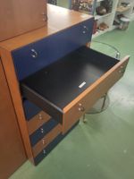 Kommode aus Holz braun-blau