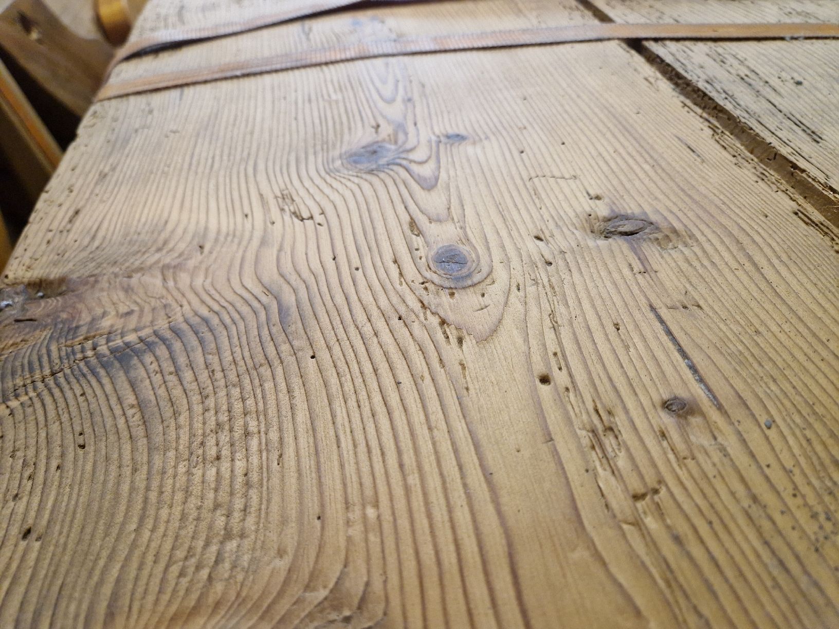 Articoli in legno: Altholz gebürstet – Usato da Fläsch venduto da janineg90