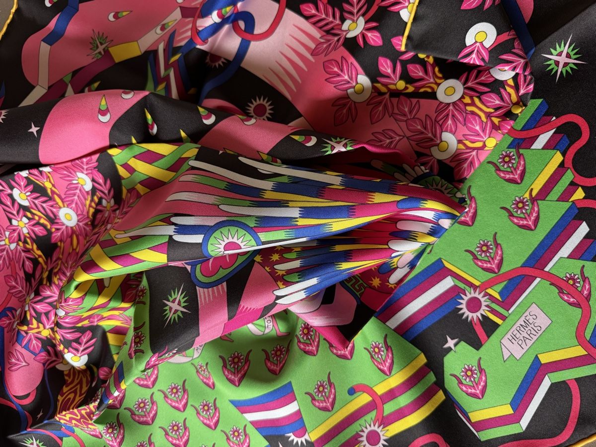 Hermès Foulard & Sciarpe: Hermès carré neuf Source de Pégase  – Nuovo e nell'imballaggio originale da Genève venduto da Allisgood 9