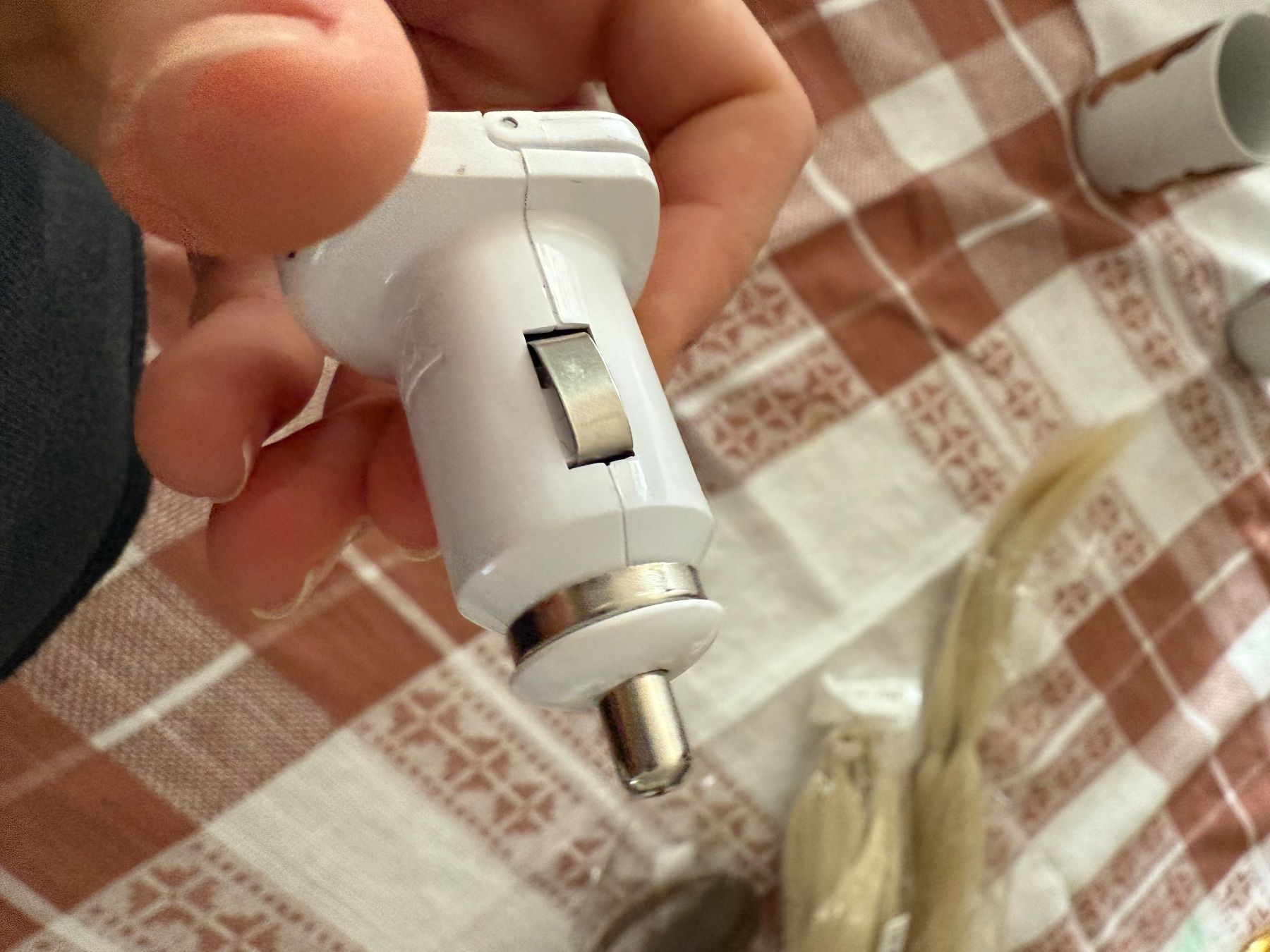 Lecteurs & Adaptateurs: Auto KFZ Ladegerät USB Adapter 12V – D'occasion à Riehen par edu_92w7