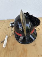 Feuerwehrhelm schwarz mit Rotband und Federbusch gebraucht