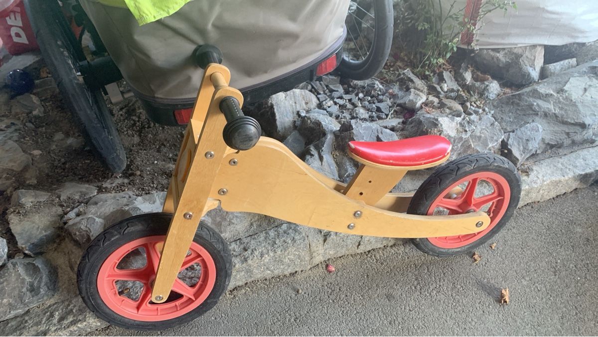 Veicoli per bambini: Laufrad Holz Kinder rot/gelb – Usato da Kriens venduto da Baby_C