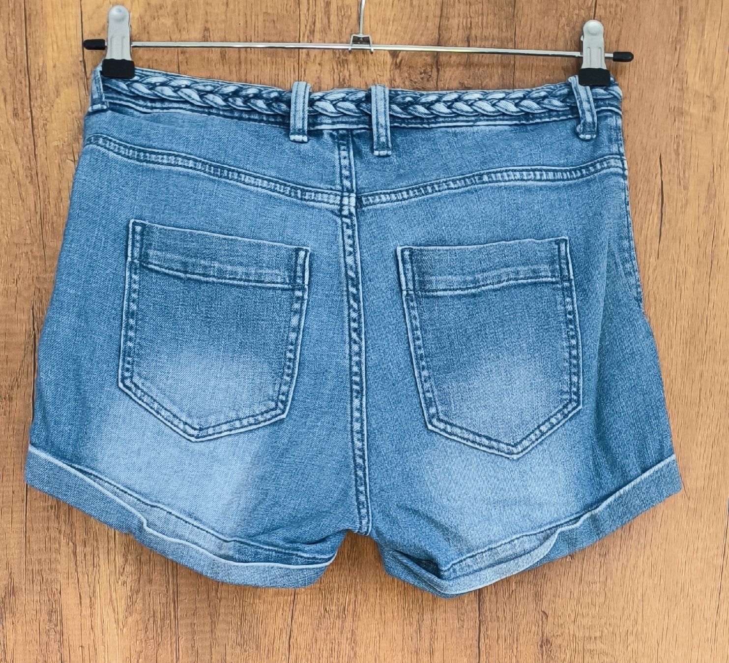 H&M Jeans: Kurze Jeanshose – D'occasion à Bern par mar_xn6k 1
