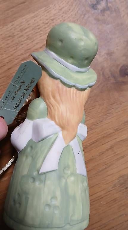 Statuette: Harmonische Ton-Figur mit Blumenstraus – Usato da Auw venduto da mic_z2t2 1