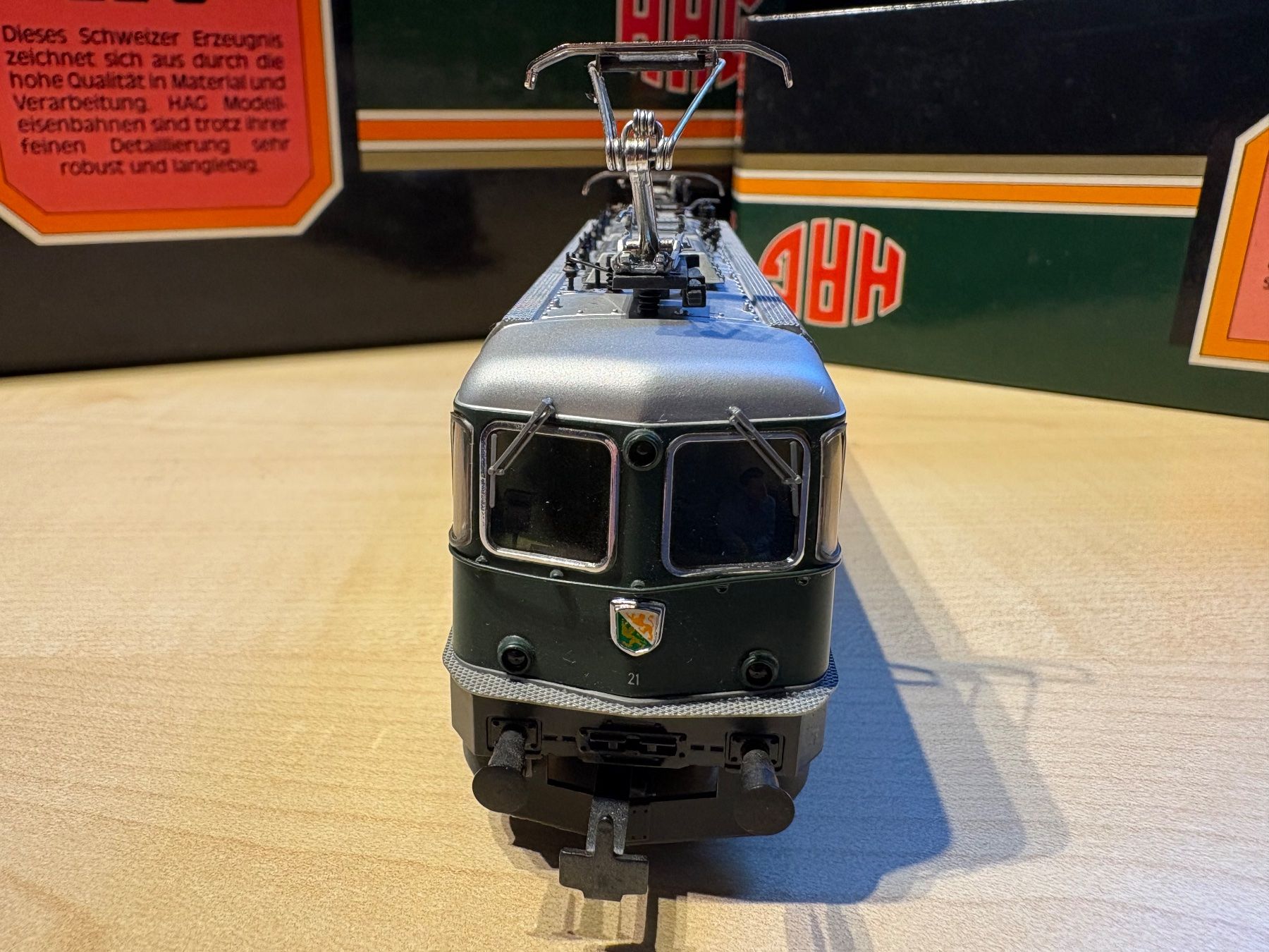 Hag Modelleisenbahnen: Hag 272 Re 4/4II MThB – Neu und originalverpackt aus Corcelles Payerne von Pierre66 1