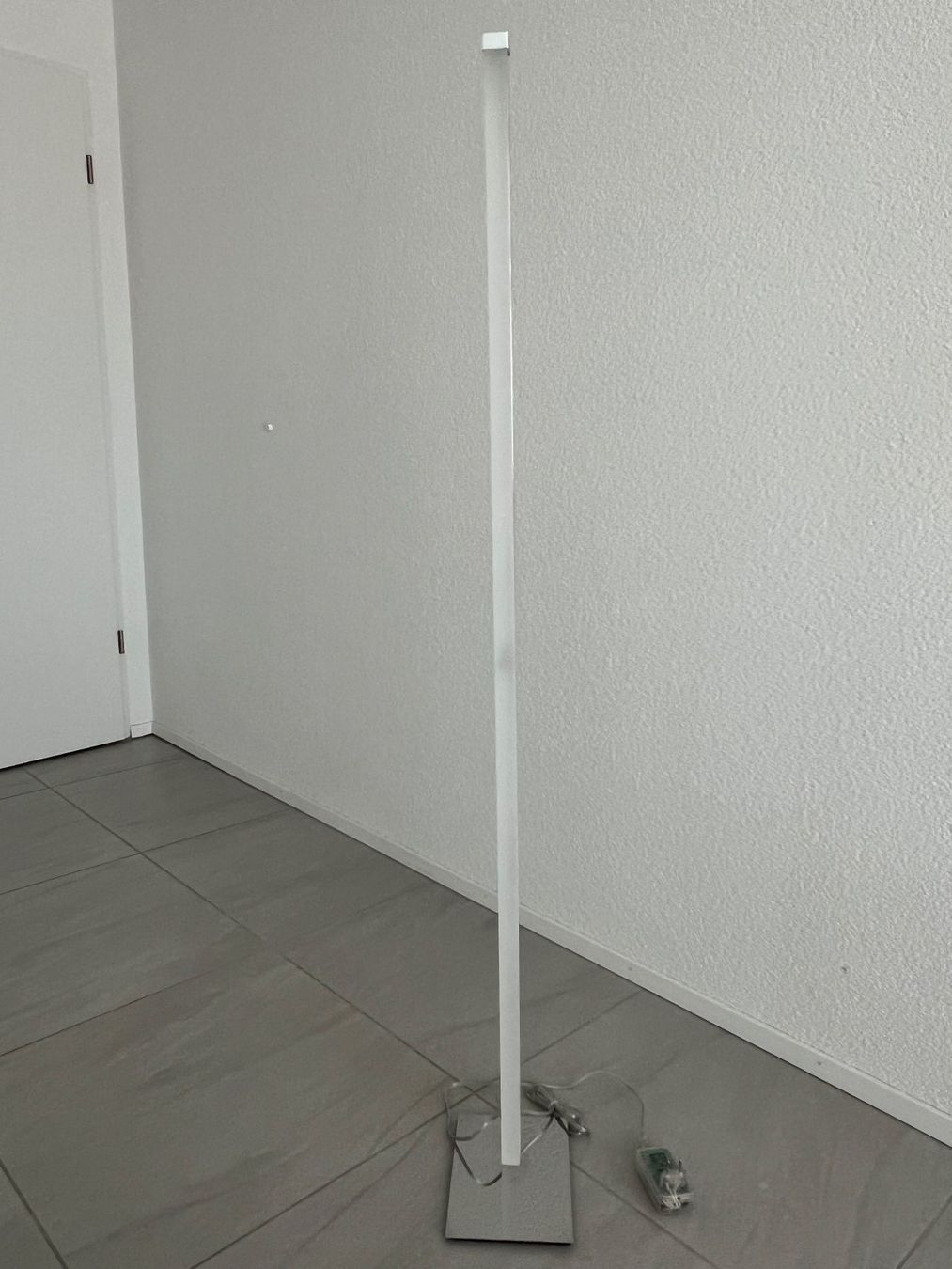 Lampes: Stehlampe LED gebogen chrom moderner Stil – D'occasion à Uetendorf par steimar 5