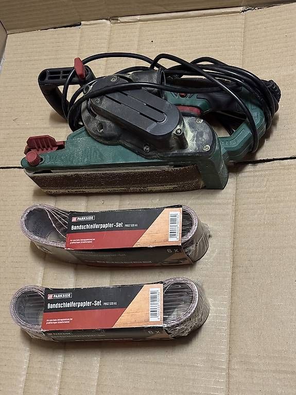 Parkside Schleifen & Polieren: Bandschleifer PBSD 900 A1 Parkside + 2 Sandpapiere – Gebraucht aus Sachseln von AbrahamOW