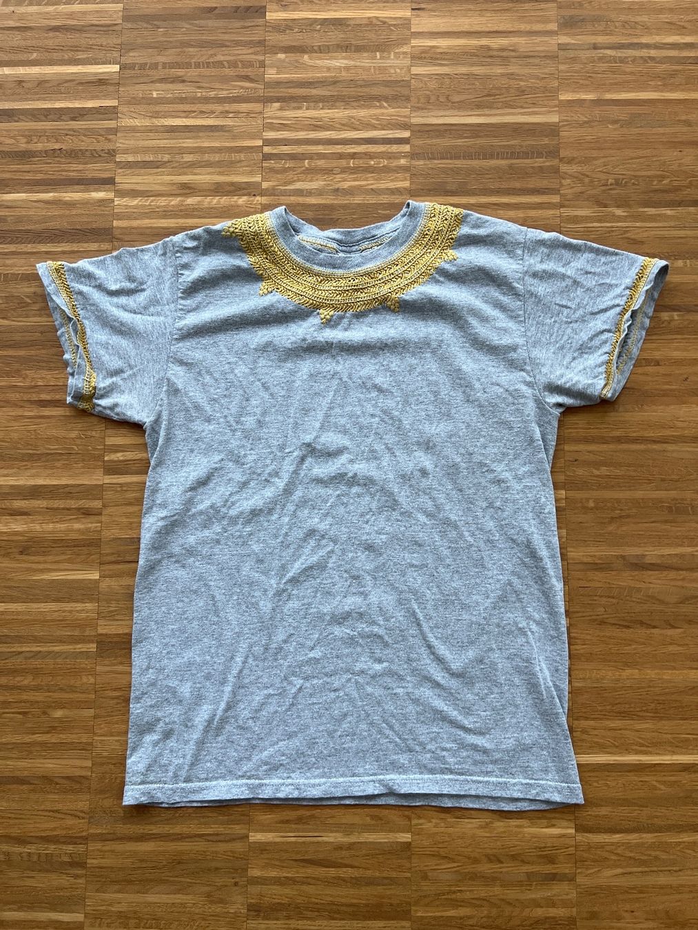T-shirt: T-Shirt – Usato da Schwyz venduto da Francesca54