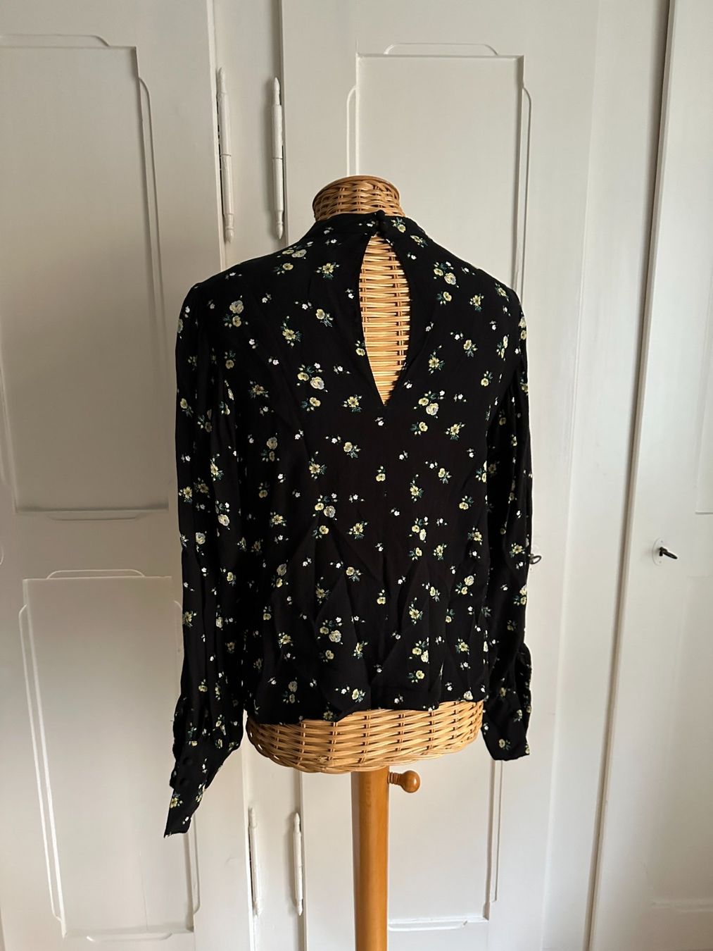 H&M Blusen: Bluse schwarz geblümt S – Gebraucht aus Zürich von Diazaio 2