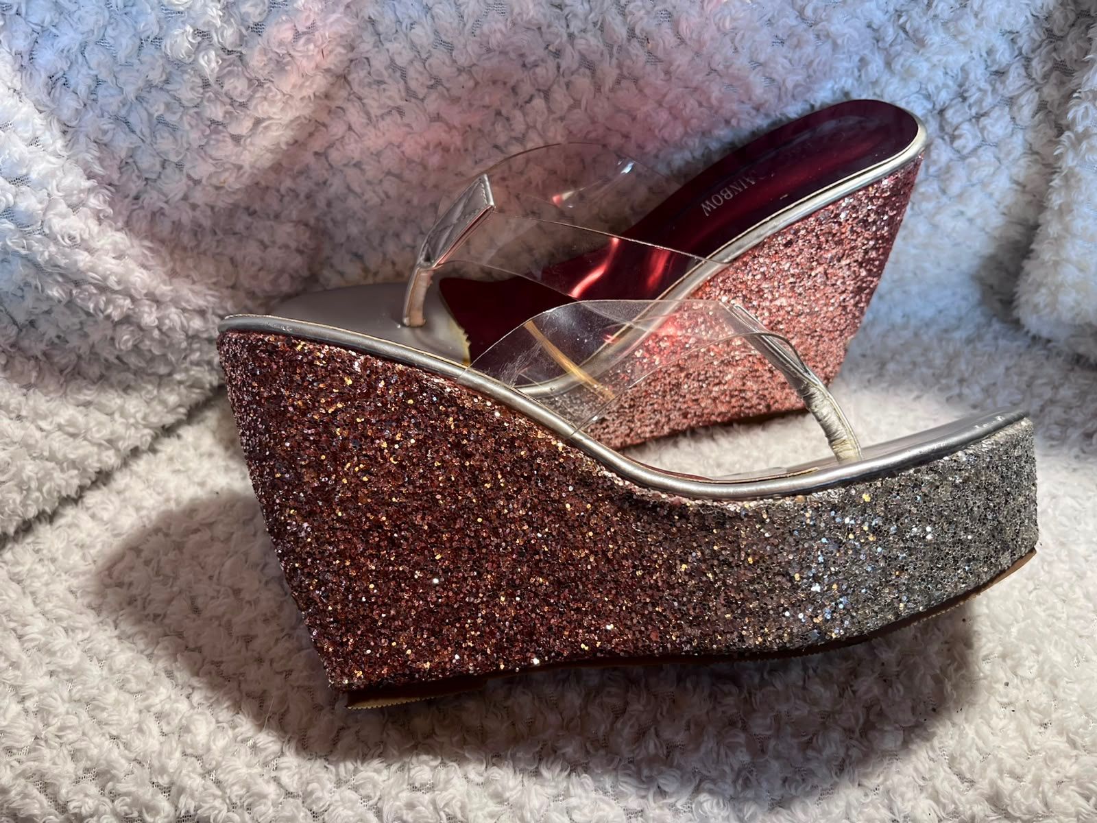 Damenschuhe: Plateau Flip Flops mit Glitter – Gebraucht aus Flüelen von Raubkatze-Achilles