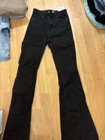 bershka jeans flared schwarz