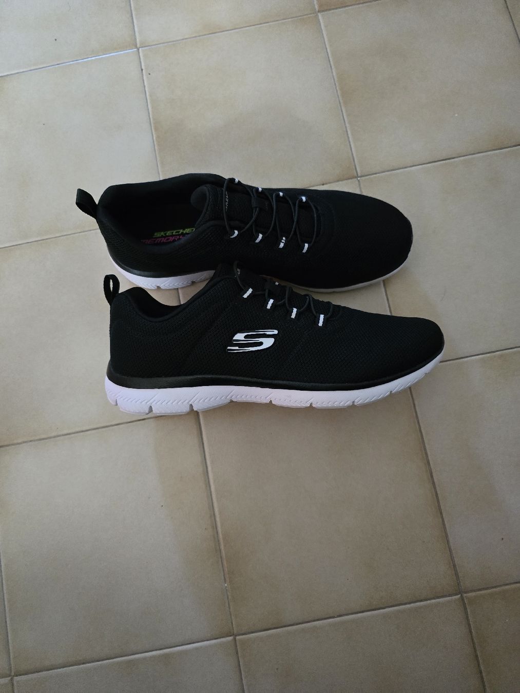 Skechers Damenschuhe: Nie getragen – Neu und originalverpackt aus Oberengstringen von son_cj2r 2
