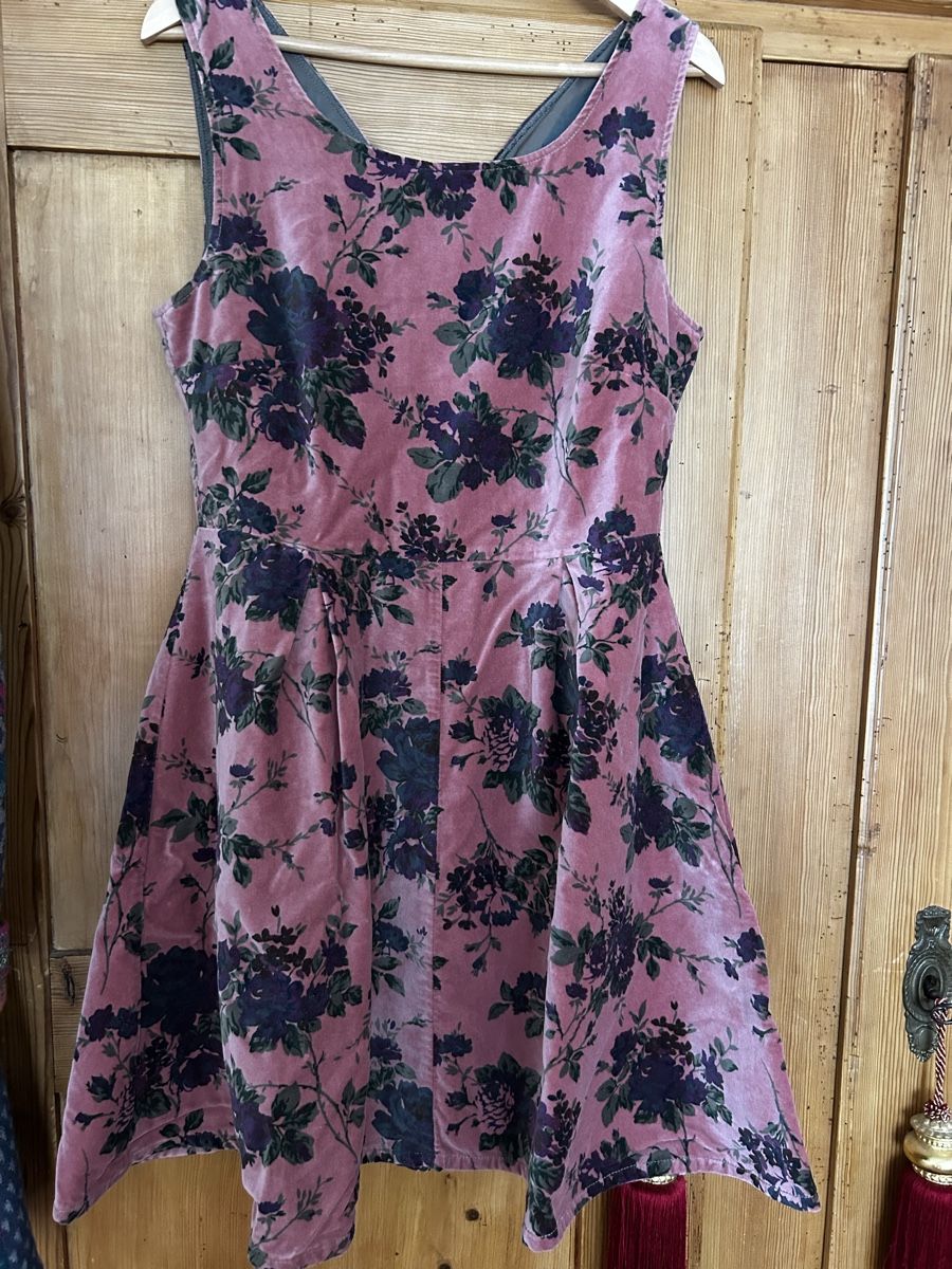 Nile Vestiti: Samtkleid Nile 38 – Usato da Winterthur venduto da Sunshineandrain