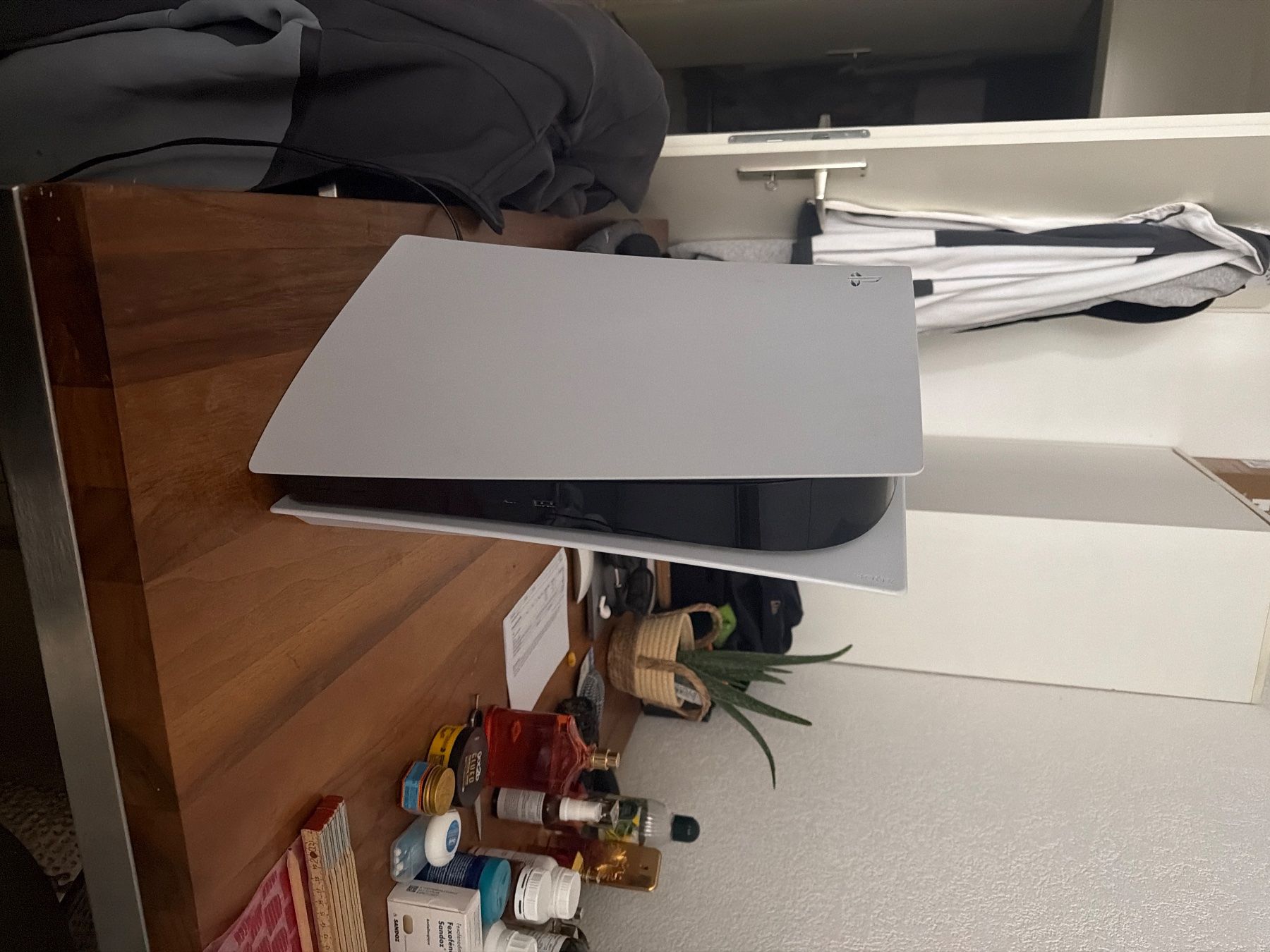 Sony Konsolen: Playstation 5 Konsole mit Controller guter Zustand – Gebraucht aus Amriswil von BurOez 4
