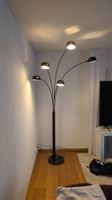 Schöne moderne Stehlampe