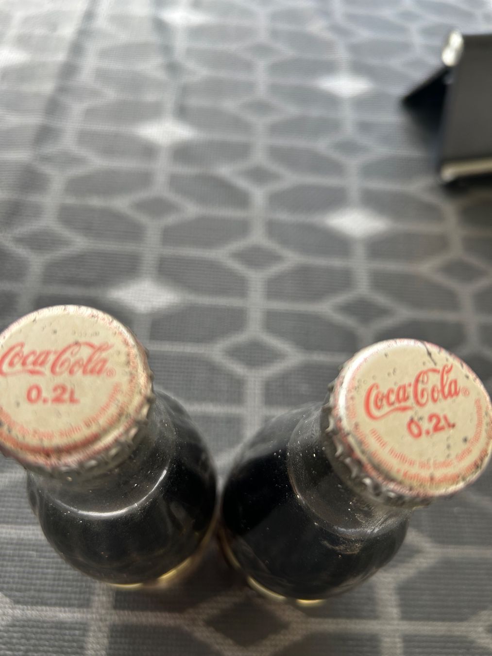 Coca-Cola Bottiglie: Original Coca Cola Glasflaschen 2Stck. – Nuovo (secondo la descrizione) da Reinach AG venduto da cor_tpl8