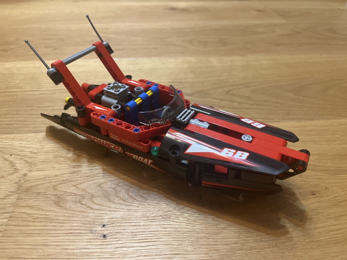 Lego Kit di costruzioni: Lego 42089 Speedboot – Usato da Wagen venduto da barch80