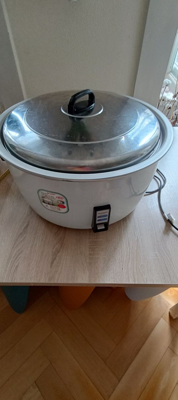 Sharp Küchengeräte: Cuiseur à riz SHARP KSH-1010W 10 litres capacité 41cm blanc – Gebraucht aus La Chaux-de-Fonds von nicesun 1