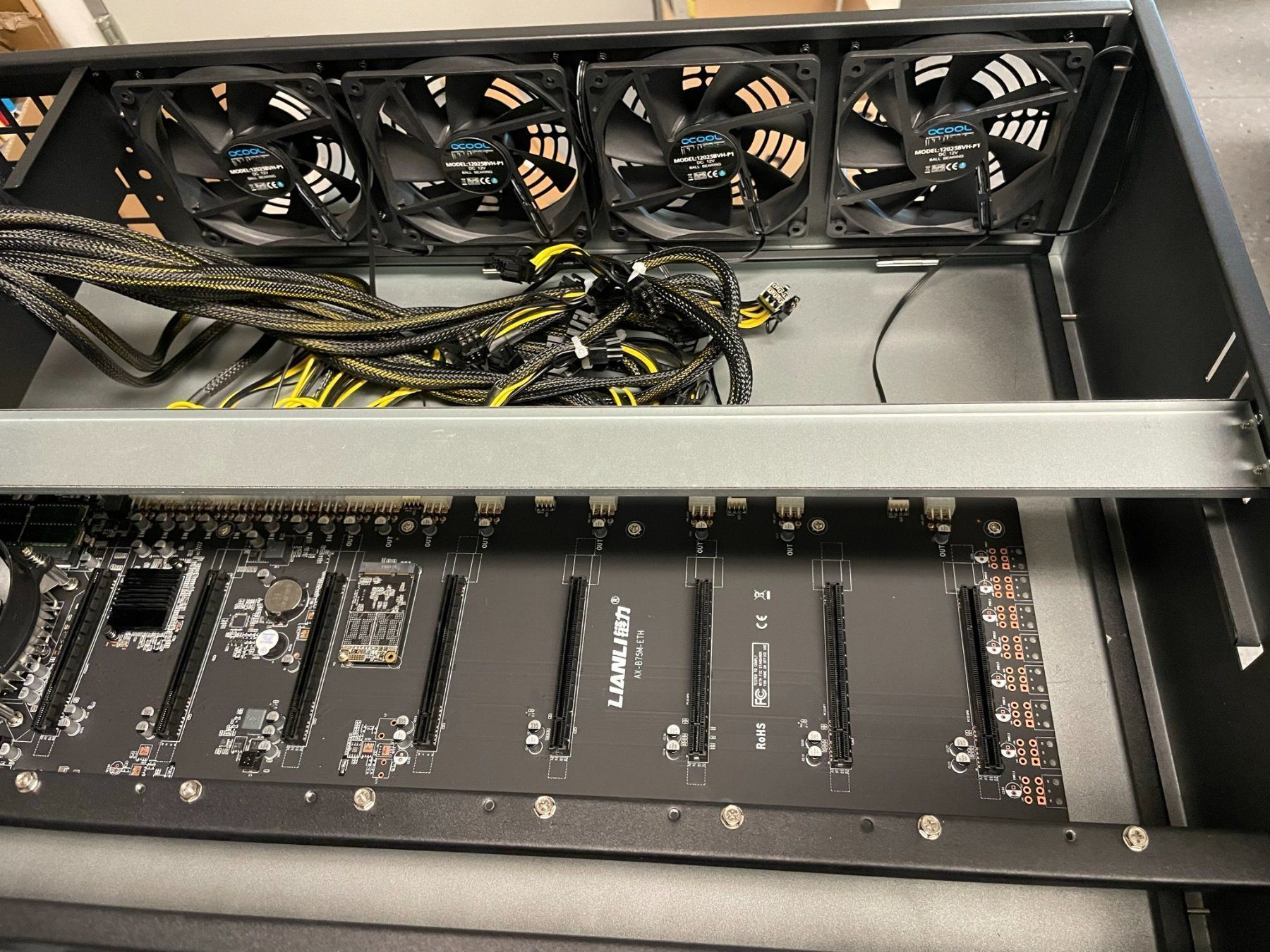 Mining Rig in Servercase (komplett ohne GPUs) (Gebraucht) in ...