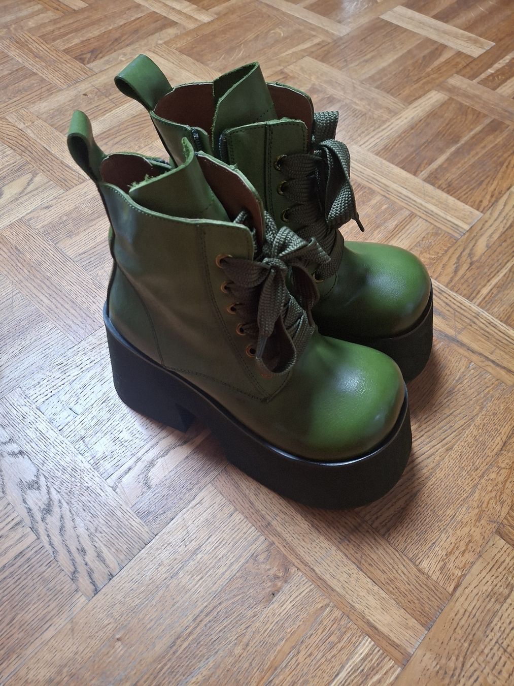 Chaussures femmes: Grüne Platform Boots Gr. 38  – Neuf (Voir description) à Solothurn par Mayla92