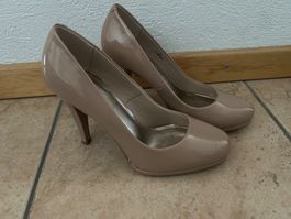 Beige/taupe Pumps in Lackoptik, Grösse 38