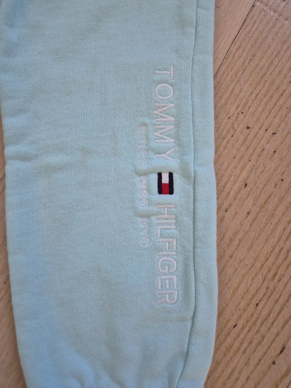 Tommy Hilfiger Pantaloni: Tommy Hilfiger Trainerhosen 122 – Nuovo (secondo la descrizione) da Aeugst am Albis venduto da miizli 1