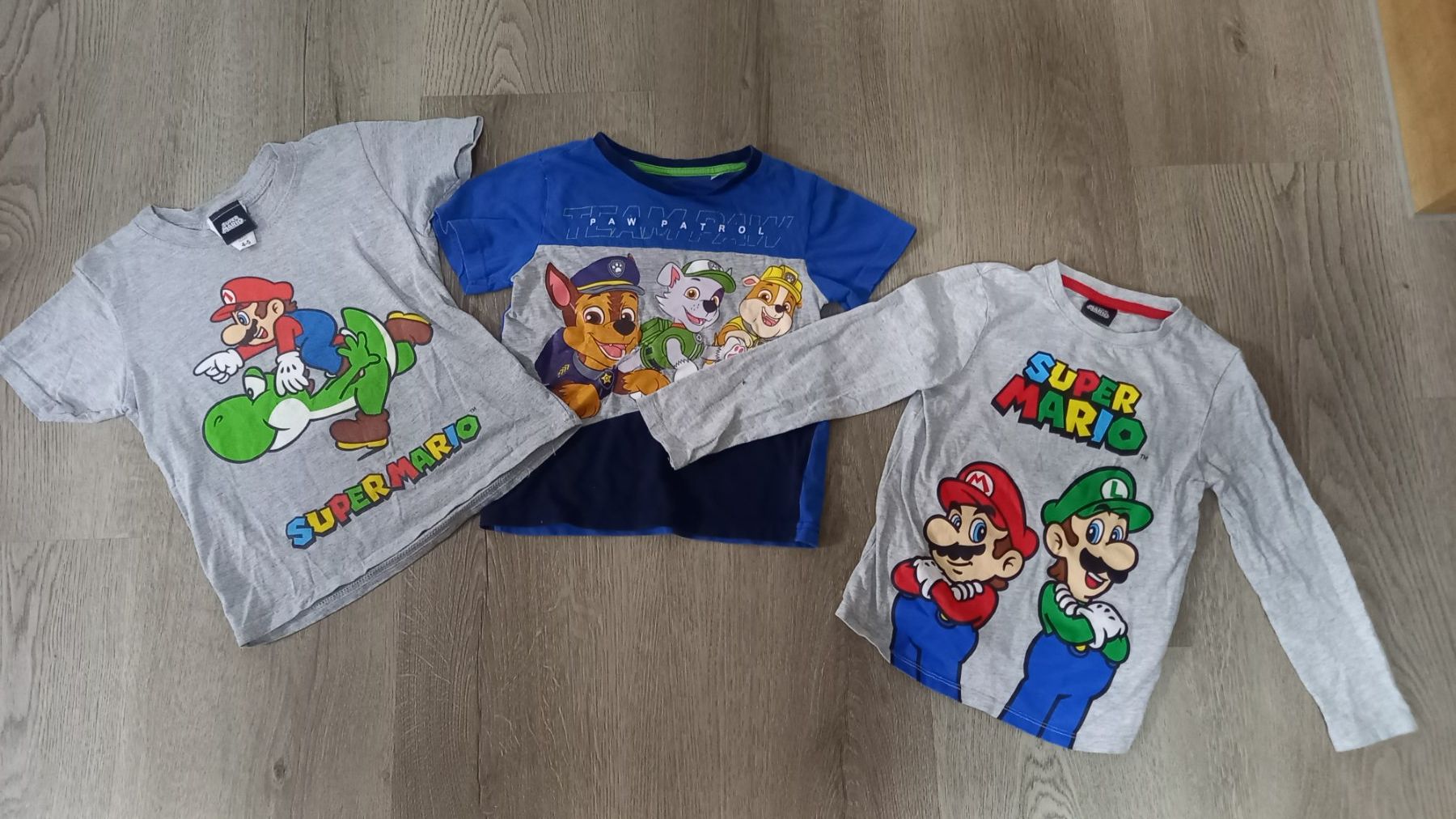 Lotti & Set di vestiti: Kinder Shirts Paket ,Gr 110 – Usato da Oftringen venduto da joa_bbm2