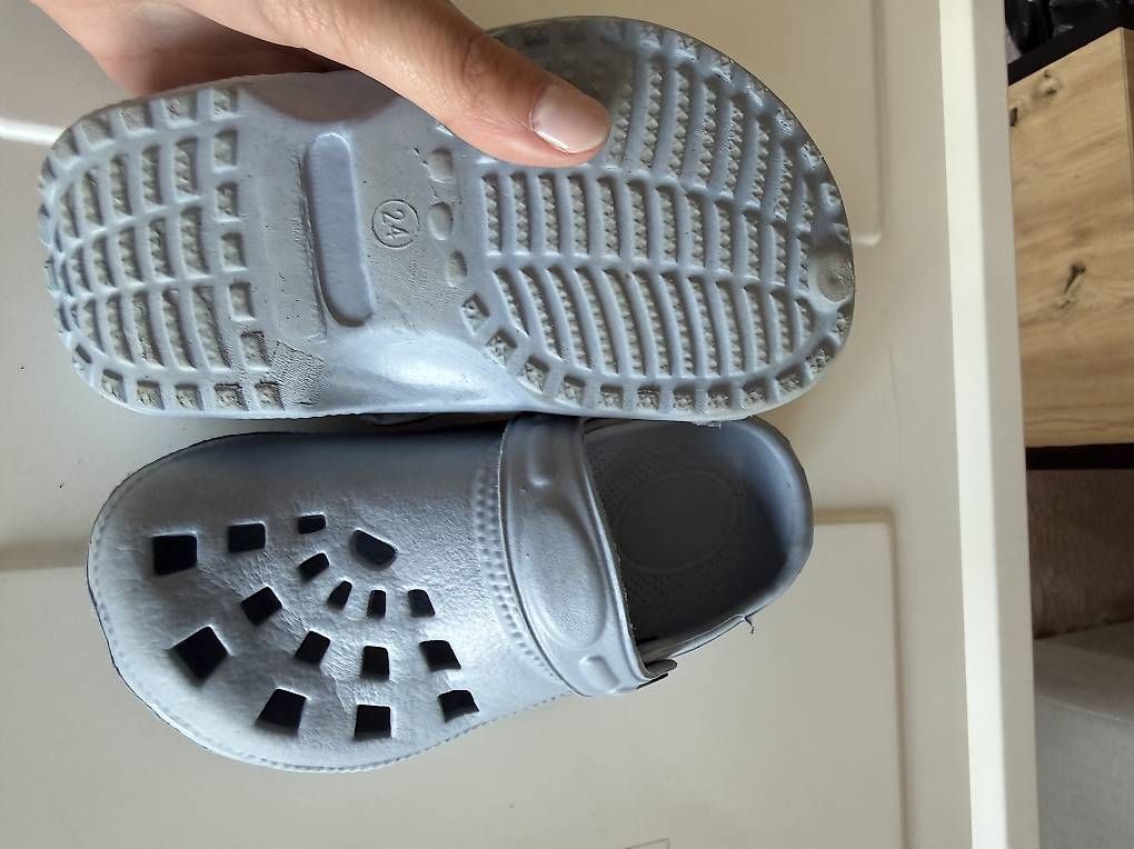 Chaussures garçon: Clocs grösse 24  – D'occasion à Schmiedrued par Rahel_07 1