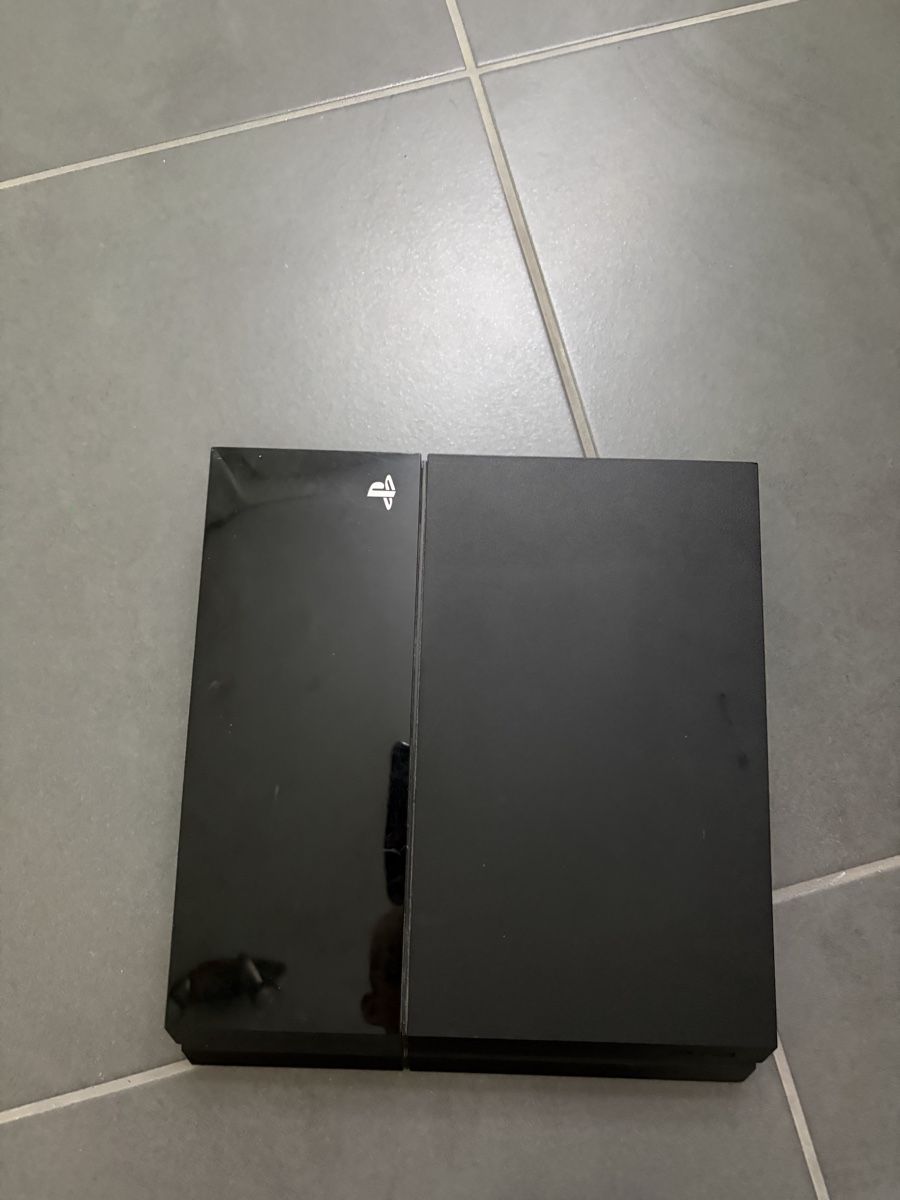 Sony Console: PS4 Fat + Controller + Netzkabel (bundle) – Usato da Niederurnen venduto da mat_22hd 3