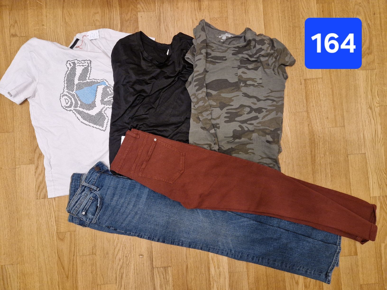 Lotti & Set di vestiti: Lot de taille 164 garçon – Usato da Penthaz venduto da Sosotroc