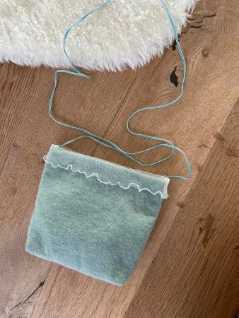 Kleine Umhängetasche aus Stoff mint