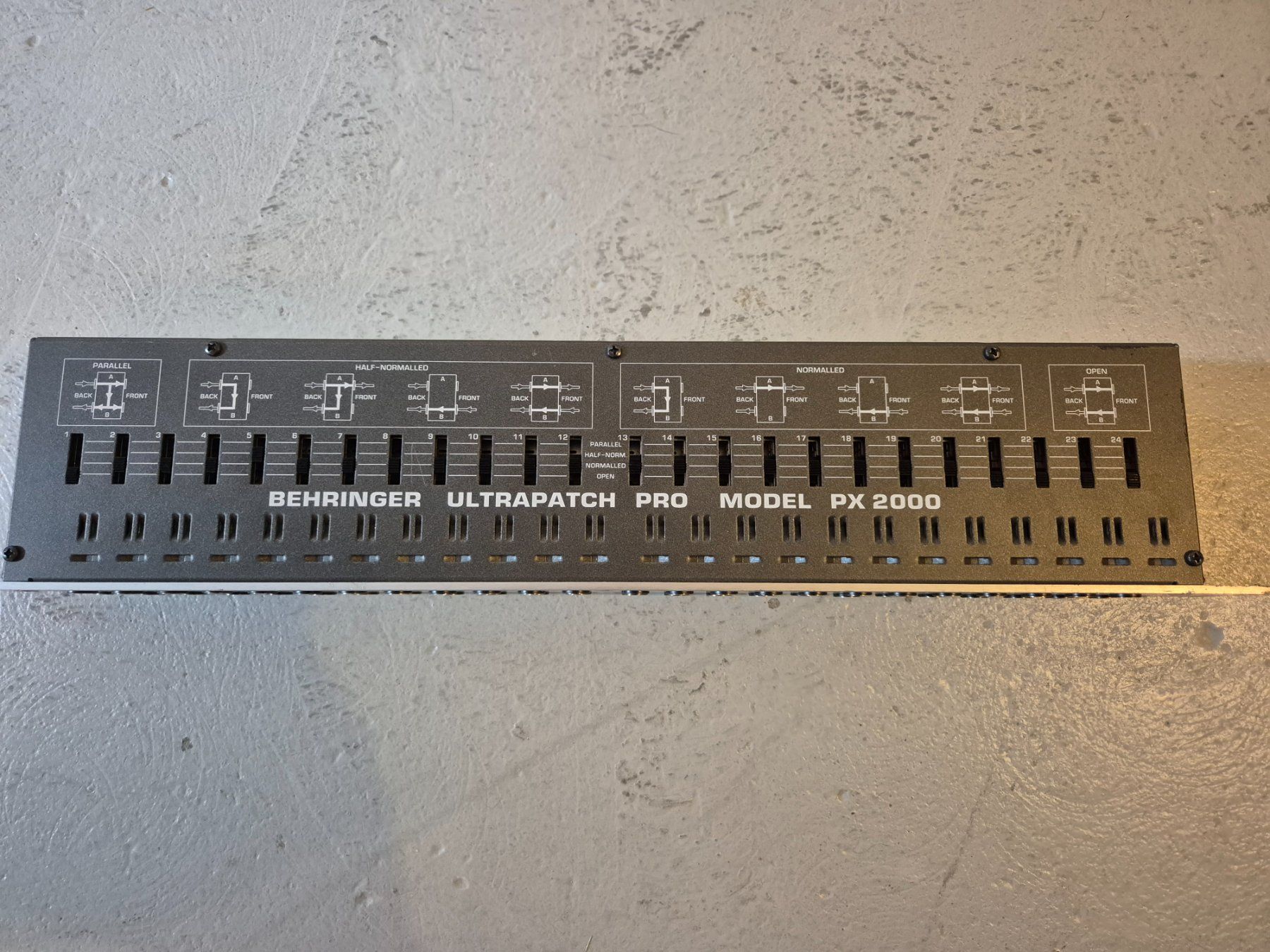 Behringer Platines de mixage: Behringer Ultrapatch Pro PX2000 Patchbay Set inkl. 21 Kabel – D'occasion à Zuerich par Thrah 4