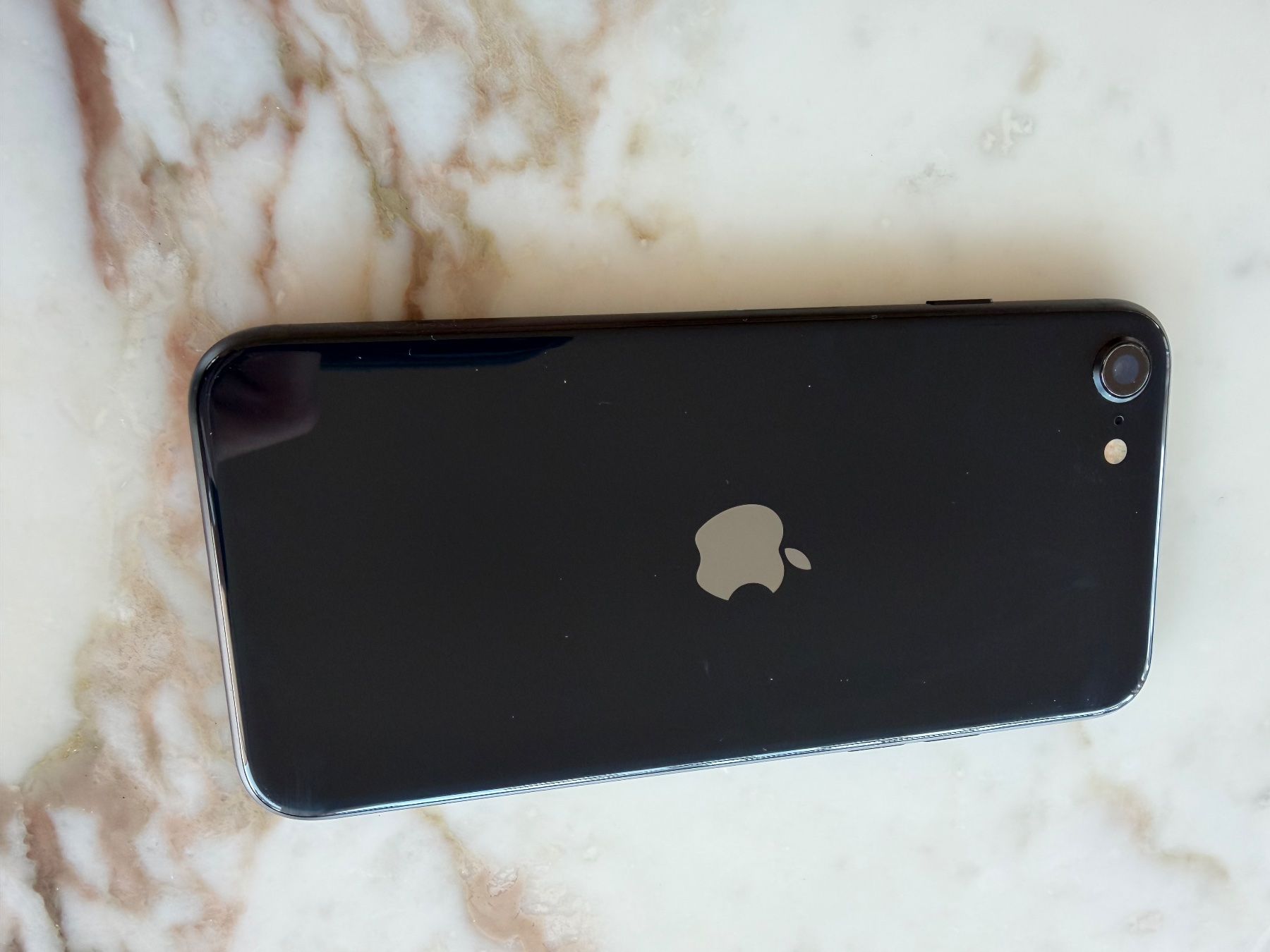 Apple Telefoni cellulari / Smartphones: iPhone SE Midnight 64GB Batterie 96% – Usato da Scherzingen venduto da oli_9rjp 2