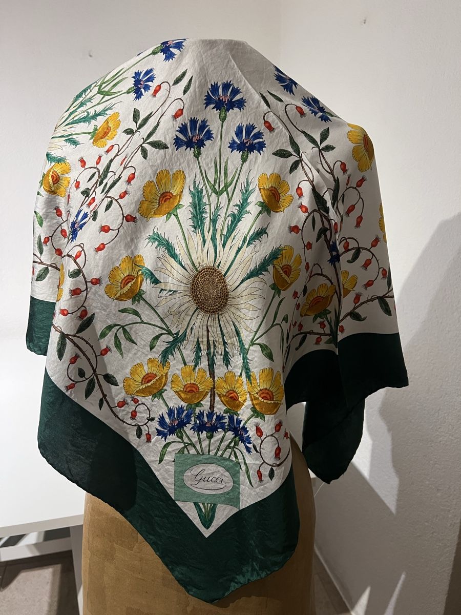 Gucci Foulards, Tücher & Schals: Foulard Gucci vintage – Gebraucht aus St-Pierre-Clages von ste_xk6p 5