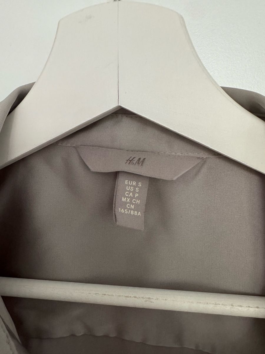 H&M Camicette: H&M Bluse Taupe/Grau (S) – Usato da Triesen venduto da antonellaaa_ 1