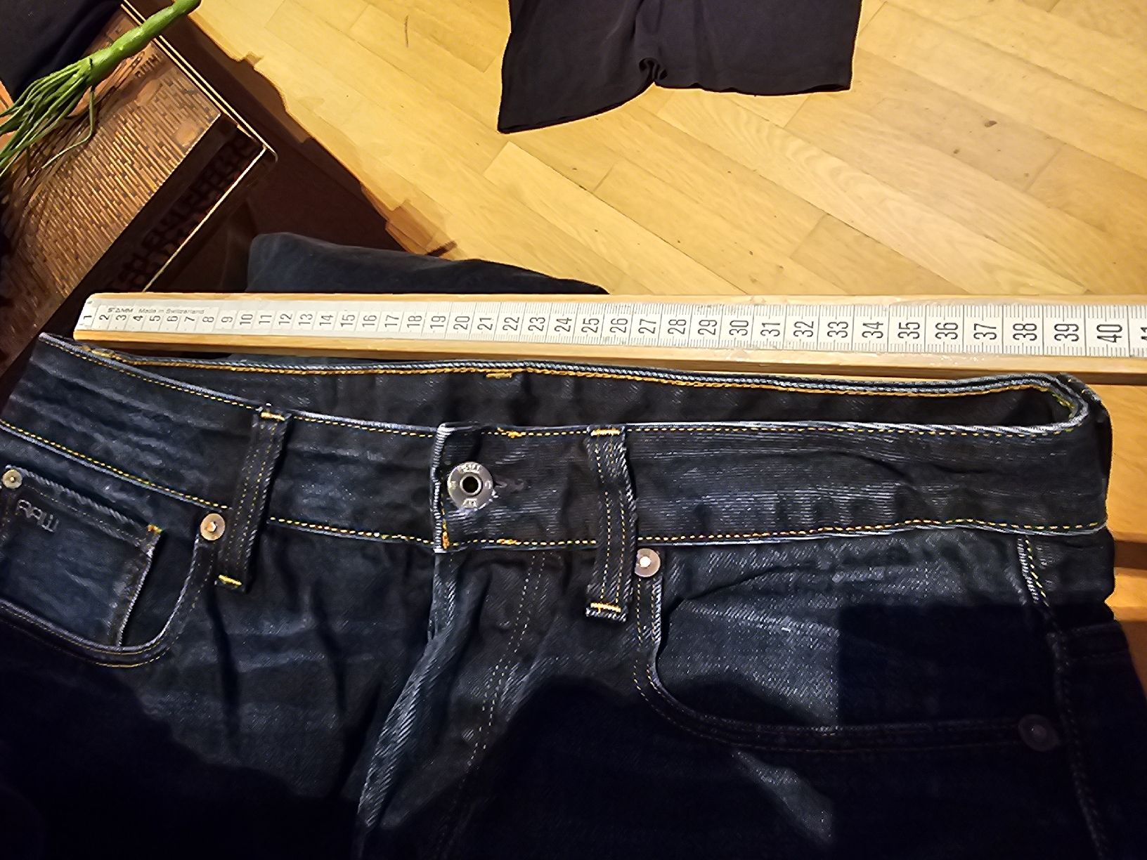 Lotti di vestiti: jeans Raw und 2 Shirts gr.M – Usato da Ferden venduto da jemyce 3