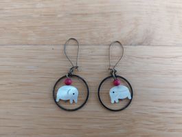 Très jolies boucles d'oreilles éléphant nacre NEUVES