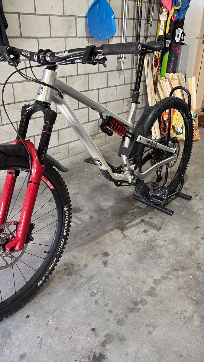 Velos: Commencal meta v4 tr – Gebraucht aus Maienfeld von Irniger-m-a-x 3