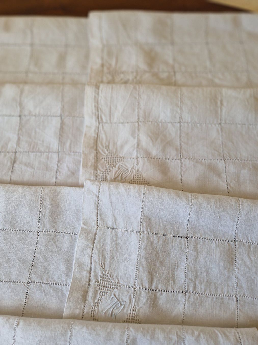 Biancheria da letto: 7 Leinen Servietten weiss mit Monogramm – Usato da Bern venduto da Antikbatik 7