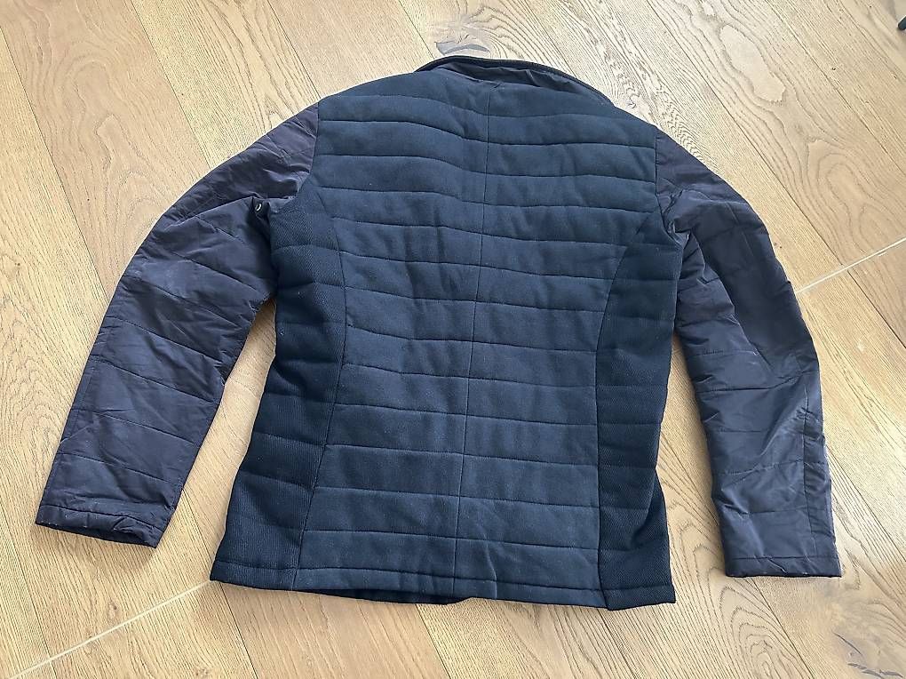 Armani Giacche: Winterjacke Armani, Grösse 54 – Usato da Urtenen-Schönbühl venduto da Lalablue 3