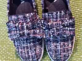 Schwarze Sneaker Grösse 38