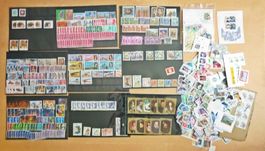 Lot internationale Briefmarken gestempelt, teils zum Ablösen