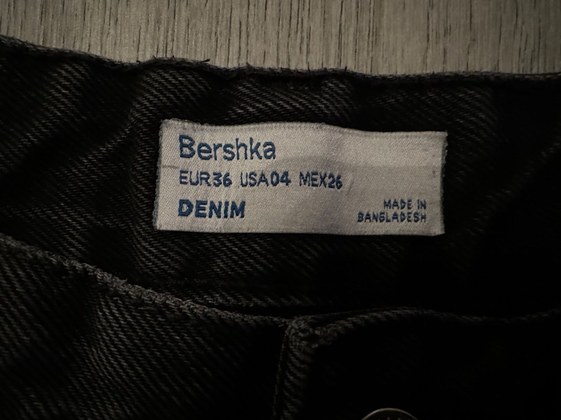 Bershka Jeans: Straight Leg Jeans – Usato da Liestal venduto da Cliestal 2