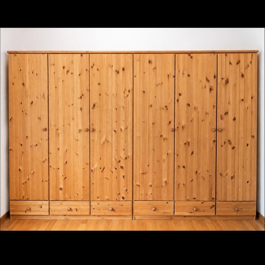 Armoires: Kleiderschrank – D'occasion à Biel/Bienne par hreimur