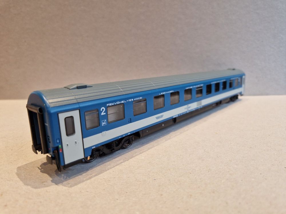 Voiture couchettes à bogies, UIC-Y B9c9X, 2ème classe, bleue et blanche | Trains de rêve