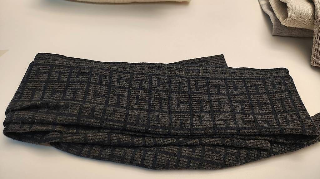 Maglioni & Felpe: Tommy Hilfiger Grösse 50 – Usato da Schlieren venduto da Conex7000