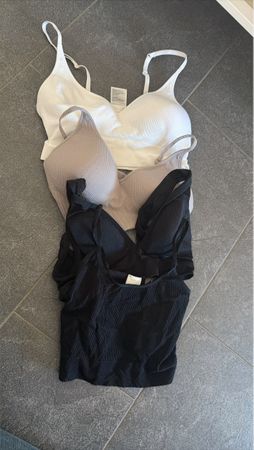 Damen  Sport BHs und Tops  Stk.